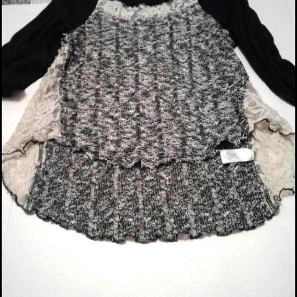 Almost Famous Black & Cream Multipattern Laced Long Sleeve Top - Picture 6 of 8